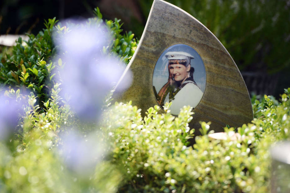 Der Grabstein von Jenny Böken auf dem Friedhof von Geilenkirchen-Teveren.