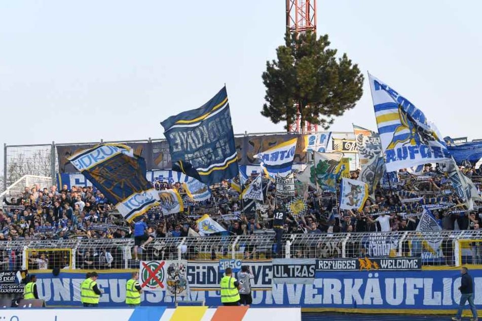 Im neuen Stadion ist die Südkurve Geschichte und die Fans müssen in den Norden. (Archivbild)