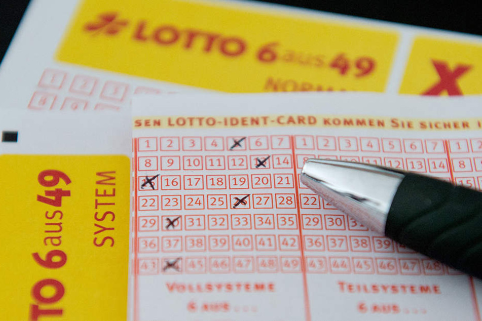 Der Glückspilz hatte als einziger Spieler einen Tippschein mit den sechs Richtigen sowie der korrekten Superzahl abgegeben. (Symbolbild)