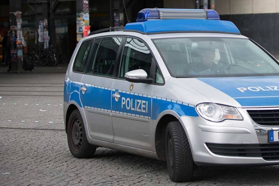 Die Polizei stoppte einen Raser, der an einem illegalen Autorennen beteiligt war (Symbolbild).