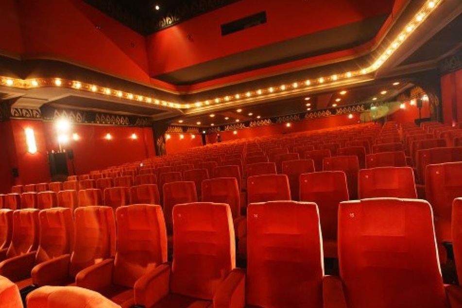 Ein Kino in Los Angeles verteilt Kotztüten, damit die Kinositze möglichst nicht in Mitleidenschaft gezogen werden. (Symbolbild)