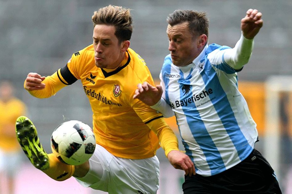 Jannik Müller im Zweikampf mit Ivica Olic.