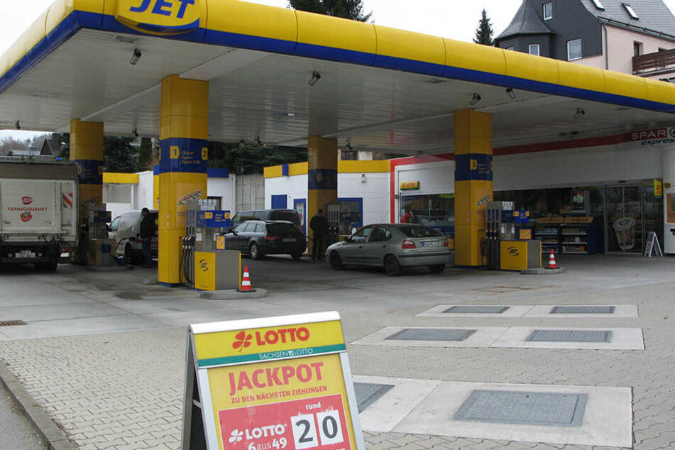 Tatort Tankstelle in Bad Schlema: Hier klaute ein Mann (30) eine Handtasche
aus einem Auto.