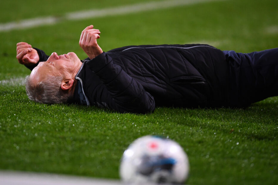 SCF-Trainer Christian Streich wurde von David Abraham zu Boden gecheckt.