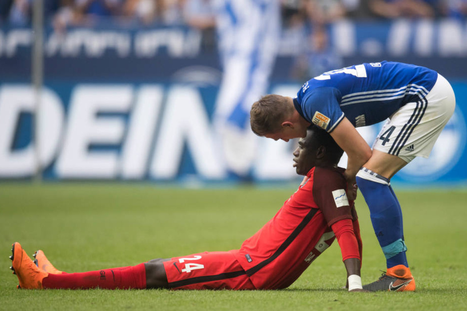 Auch Bastian Oczipka konnte Danny da Costa (sitzend) nicht aufmuntern.
