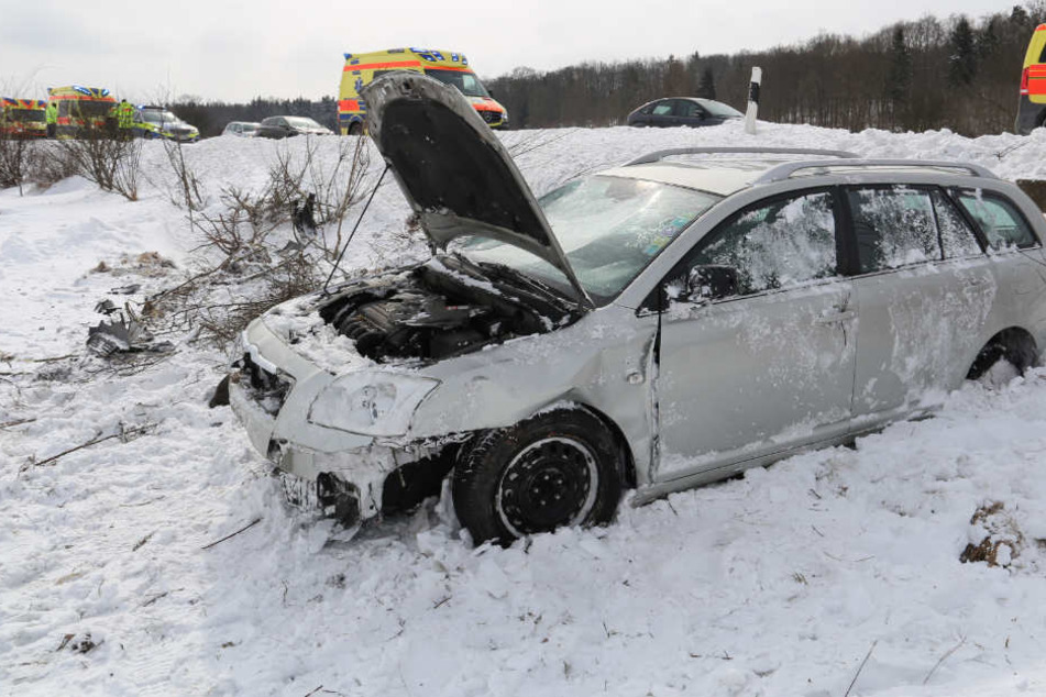 Der Mann und seine Mitfahrer hatten gegen den Schnee keine Chance.