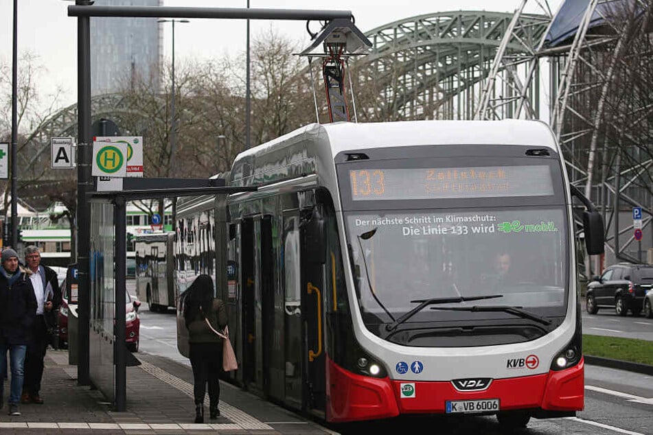 In Köln soll das Angebot an Elektrobussen in den kommenden Jahren deutlich ausgebaut werden (im Bild die Linie 133).