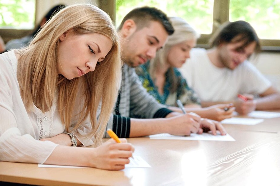 Die diesjährigen Mathe-Abituraufgaben lösten bei vielen Schülern Protest und Kopfzerbrechen aus (Symbolbild).
