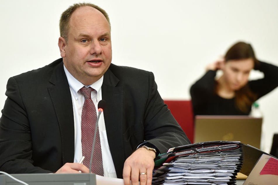 Regenbogenflagge am Rathaus? Nicht mit OB Dirk Hilbert (45, FDP).