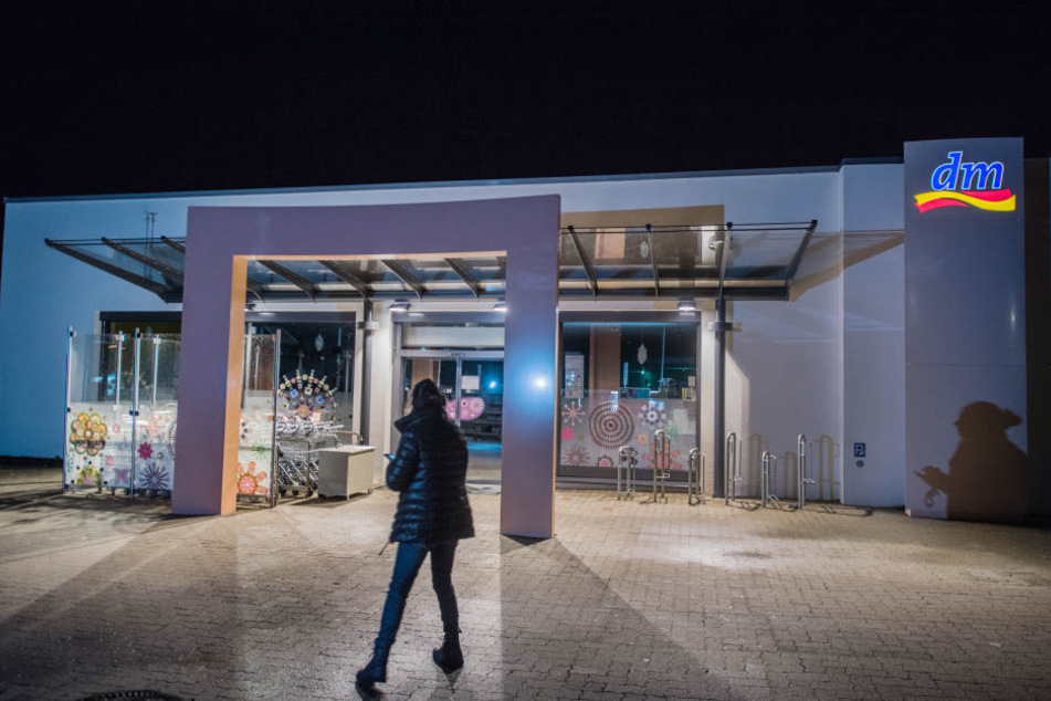 In dieser Drogeriefiliale wurde die 15-Jährige erstochen.