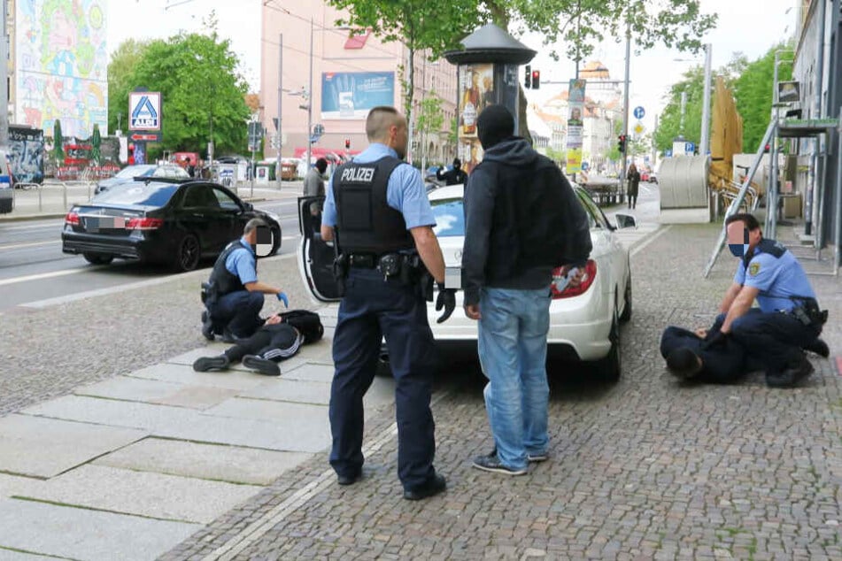 Gegen Mittag schlugen die Beamten zu.