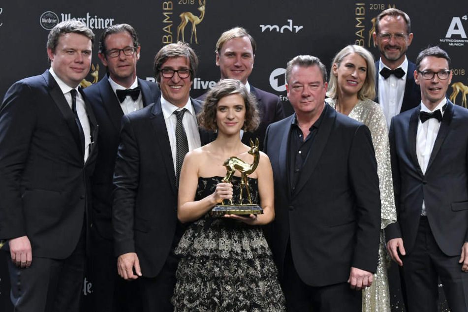 Das Team von Babylon Berlin bei der 70. Bambi-Verleihung in Berlin.
