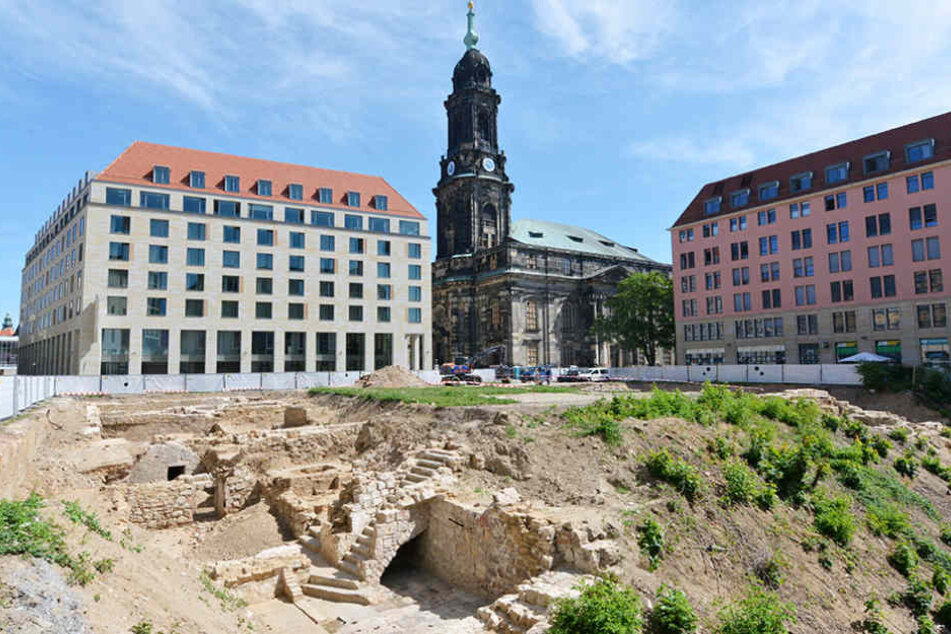 Mit diesem letzten Ausgrabungsfeld in zweiter Altmarkt-Reihe ist das ganze
Areal rund um den Markt erforscht.