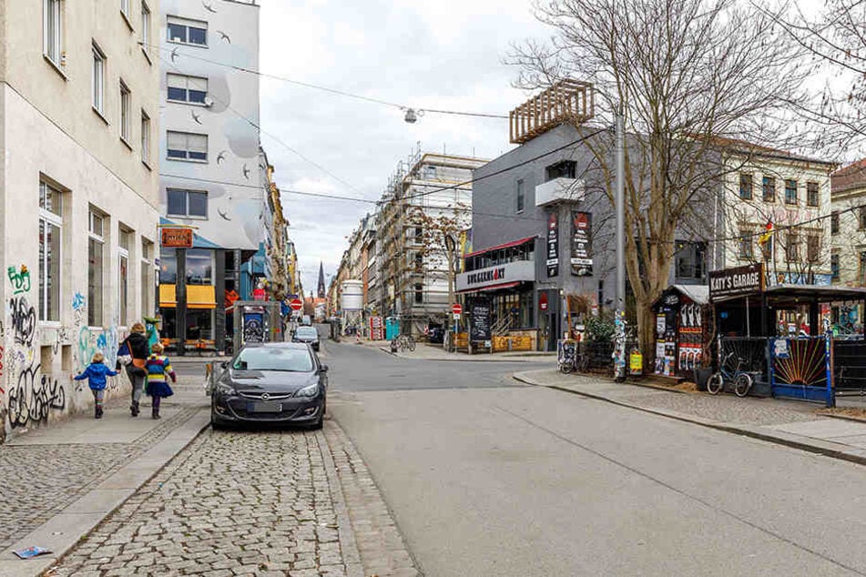 Die Polizei sucht jetzt Zeugen zu einem Vorfall auf der Alaunstraße.