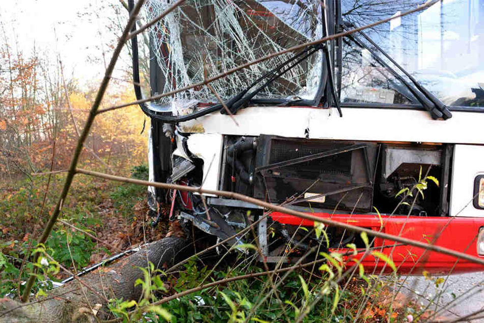 Der Bus ist komplett zerstört.