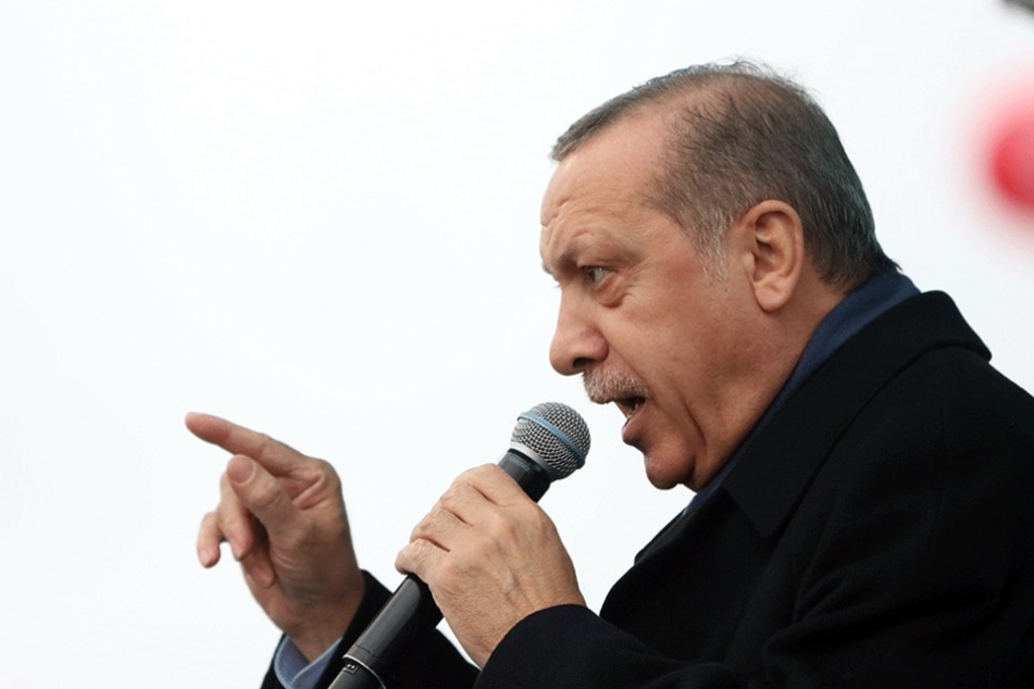 Der türkische Präsident Recep Tayyip Erdogan greift erstmals Angela Merke persönlich an.