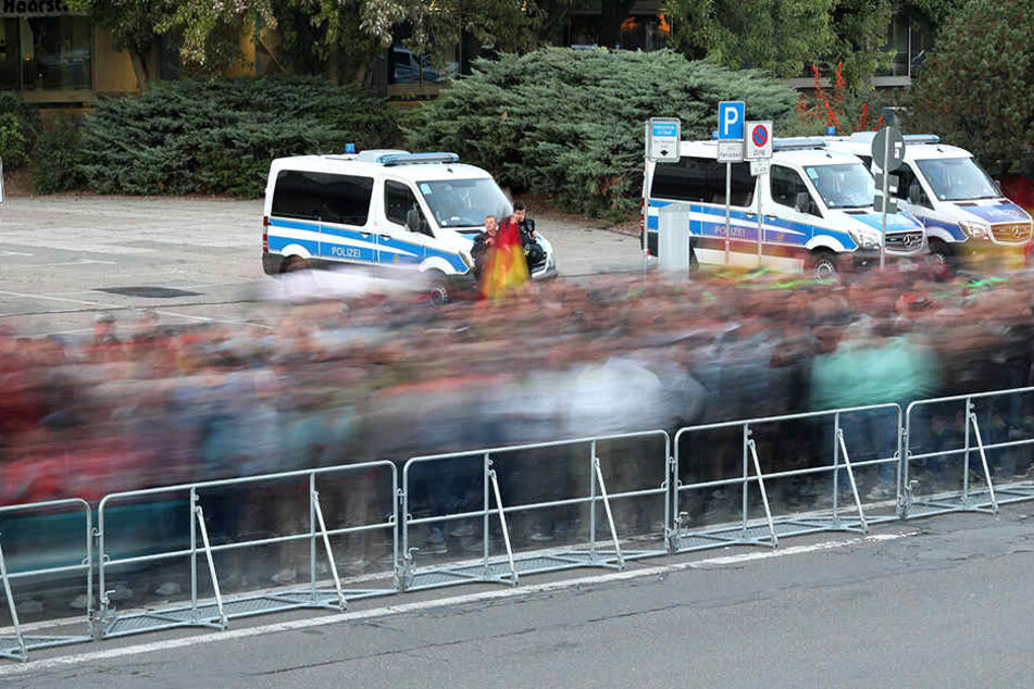 Auch nach dem der Demo-Zug durch Chemnitz zog, war die Polizei noch einmal gefordert.