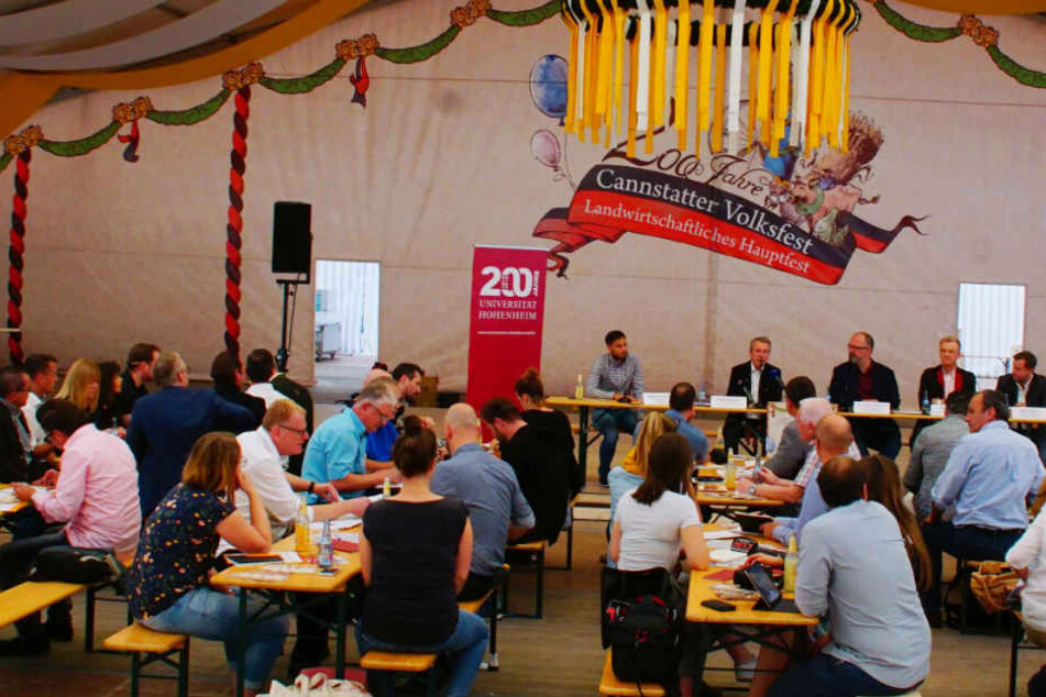 Auf den Tag genau 200 Jahre nach der Gründung wird das Volksfest eröffnet.