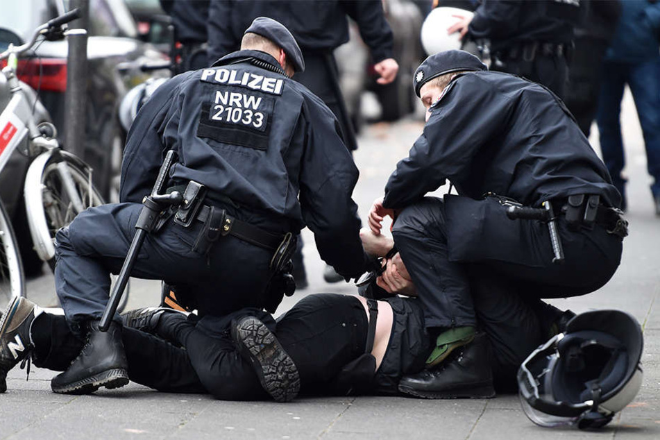 Polizisten schieben in NRW jede Menge Überstunden.