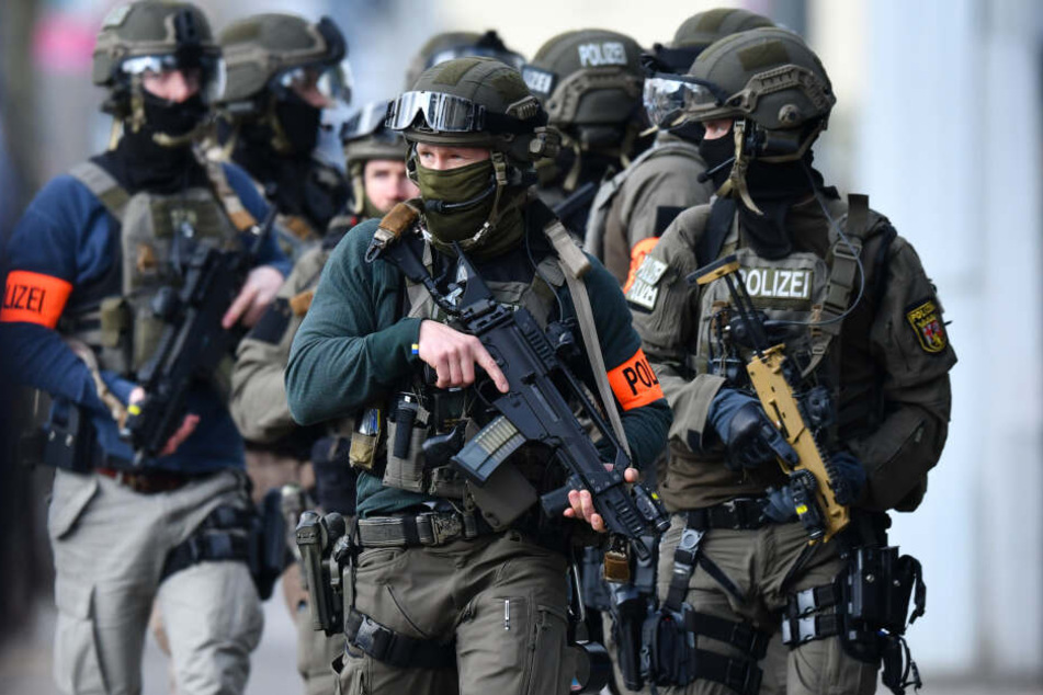 Das SEK hat am Dienstag in Brandenburg den mutmaßlichen Killer des 19-jährigen Karl M. festgenommen (Symbolbild).