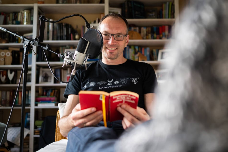Toby Baier redet mehr als 140.000 Menschen in den Schlaf.