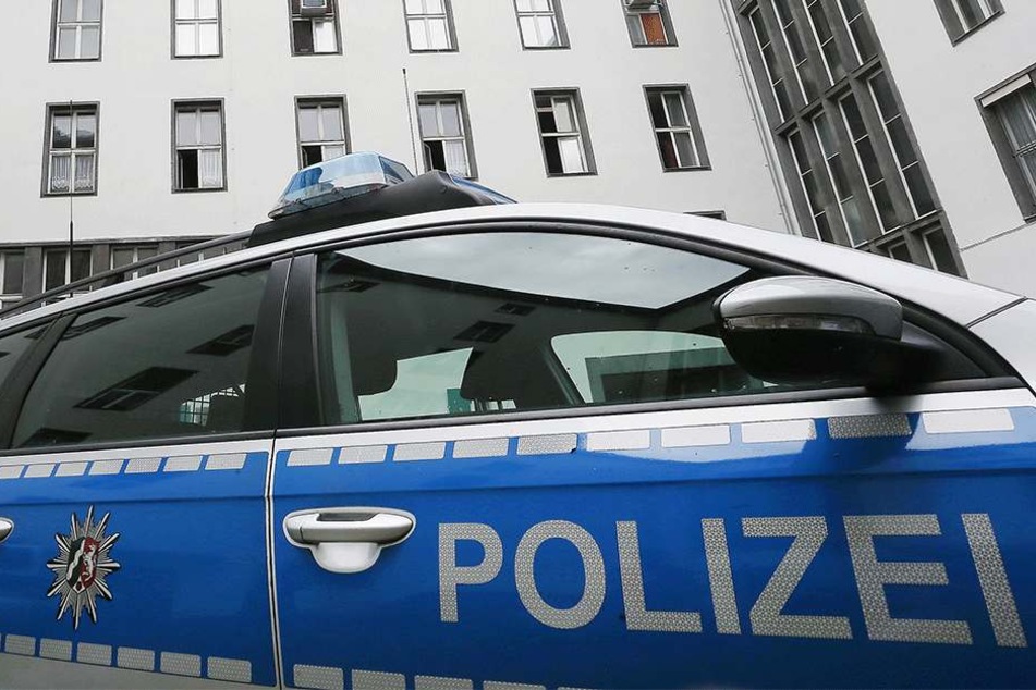 Derzeit fahndet die Polizei nach dem Täter (Symbolbild).