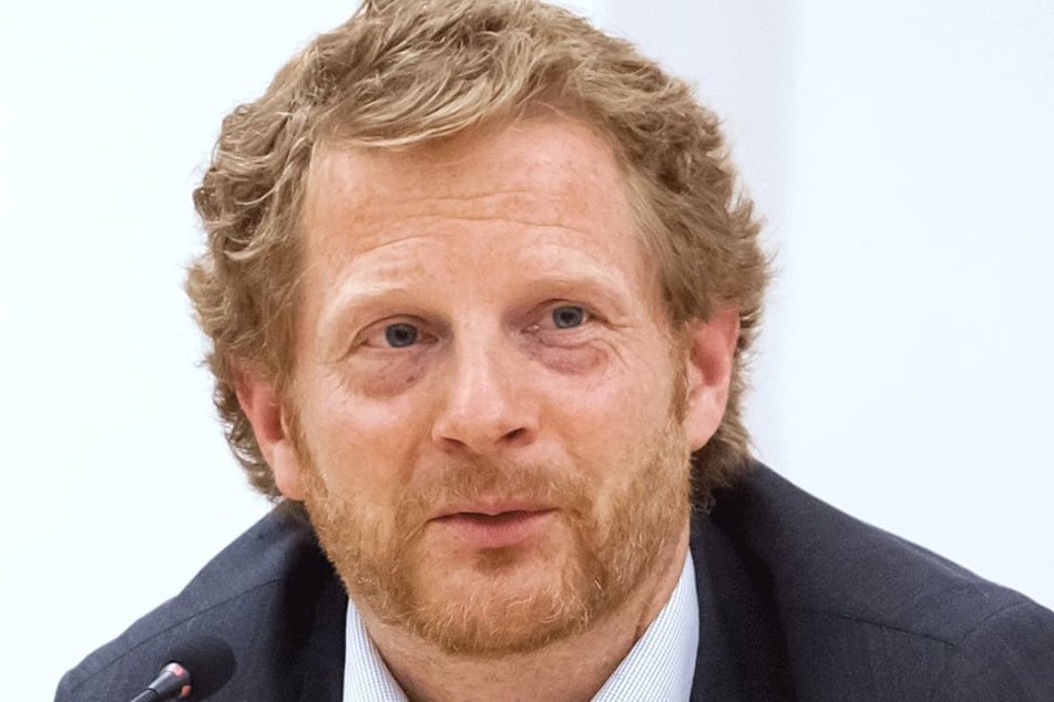 Baudezernent Michael Stötzer (45, Grüne): Für richtigen Asphalt muss es wärmer sein.
