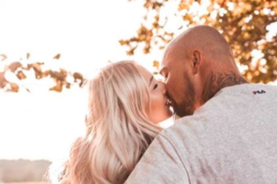 Auf Instagram posten Jessi und Nik zahlreiche Pärchenbilder. Auch der Antrag wurde so verkündet.