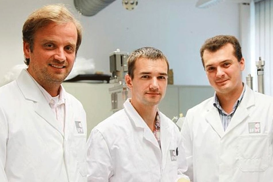 Das Forscherteam (v.l.): Oliver Schmidt, Daniil Karnaushenko (TU Chemnitz) und Dr. Denys Makarov (IFW Dresden).