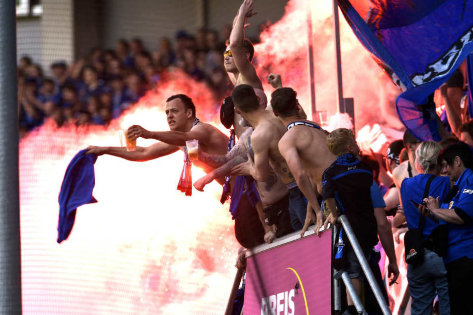 Wegen der Pyro, die gegen Endes des Spiels gegen Unterhaching abgefeuert wurde, muss der SCP blechen.