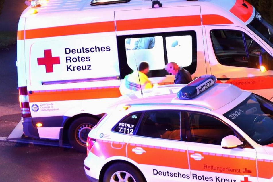 Die Frau kam mit leichten Verletzungen in ein Krankenhaus. (Symbolbild)