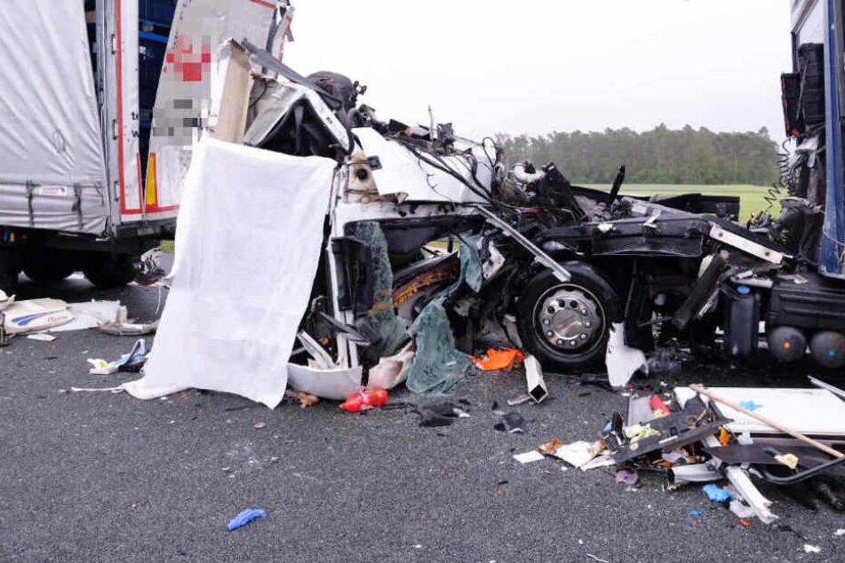 Bei dem Unfall auf der A6 kam ein 47-jähriger Lkw-Fahrer ums Leben.
