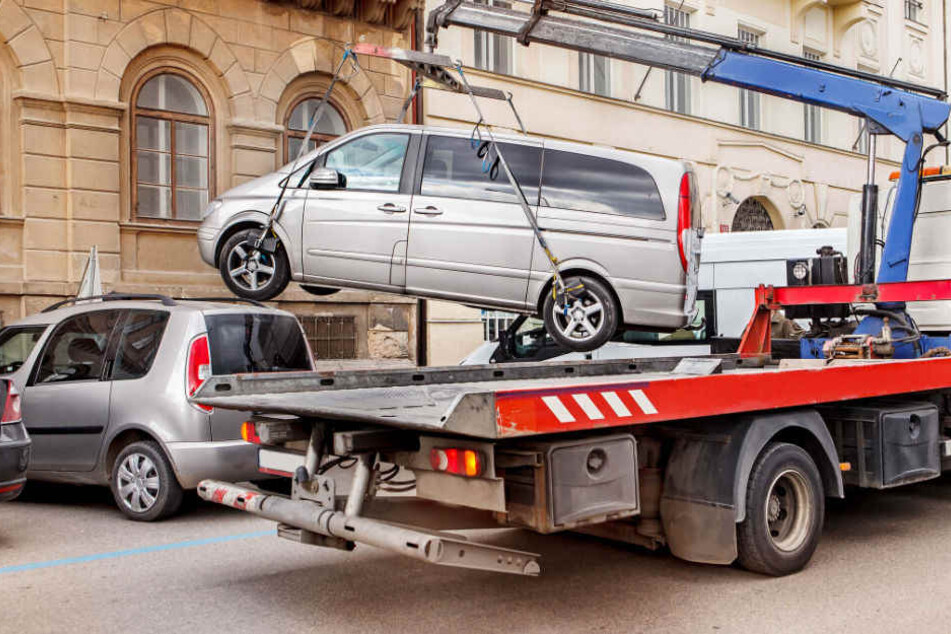 In Hamburg soll das Zweite-Reihe-Parken der Vergangenheit angehören. (Symbolbild)