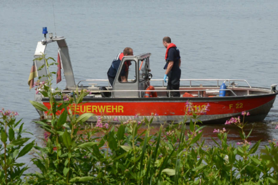 Die Leiche wurde von der Feuerwehr geborgen. (Symbolbild)