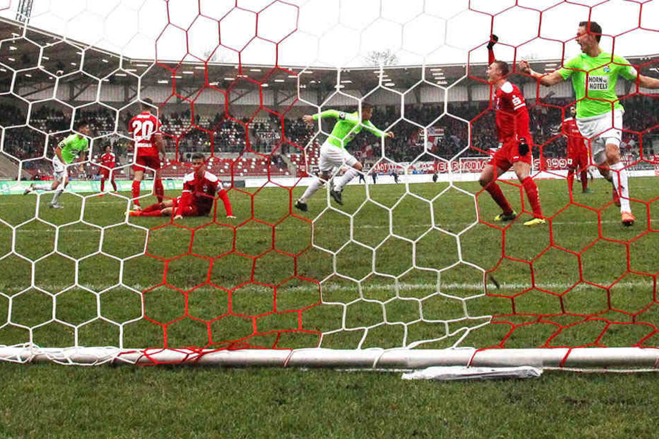 Schön war‘s! Beim 2:1-Sieg in Erfurt schoss Daniel Frahn das entscheidende Tor.