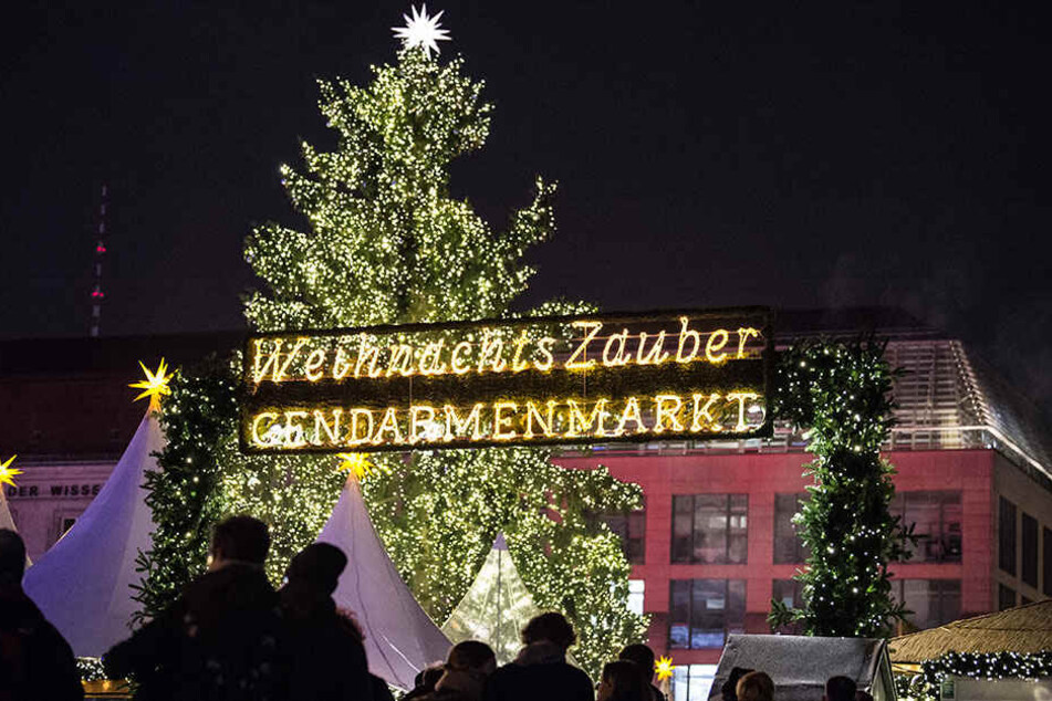 Der Weihnachtsmarkt am Gendarmenmarkt hat auch nach den Feiertagen noch offen.