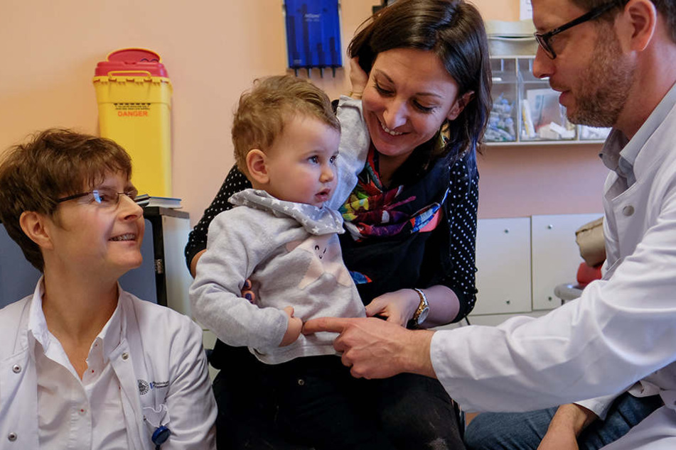 Um einen Termin beim Kinderarzt zu bekommen, müssen Eltern einiges in kauf nehmen.