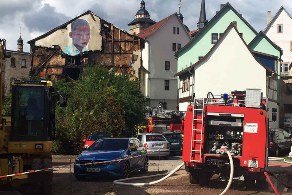 Mitten in der Schmalkalder Innenstadt brach das Feuer am frühen Morgen aus.