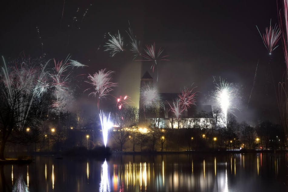 Damit man das Silvesterfeuerwerk ber Chemnitz richtig genieen kann gibt die Chemnitzer Feuerwehr Sicherheitstipps