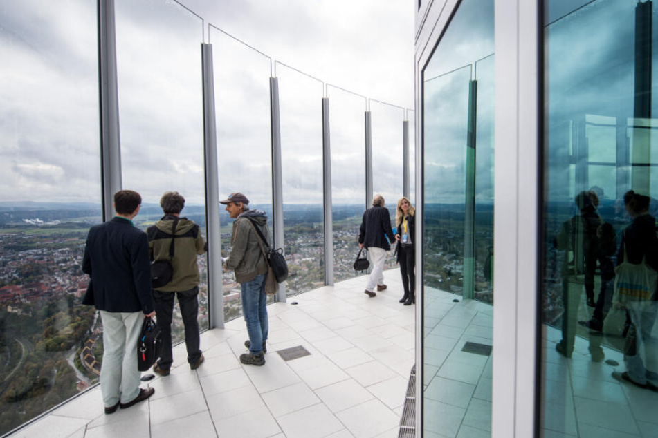 Die Besucherplattform auf dem Turm ist mit einer Höhe von 232 Metern die höchste Deutschlands.