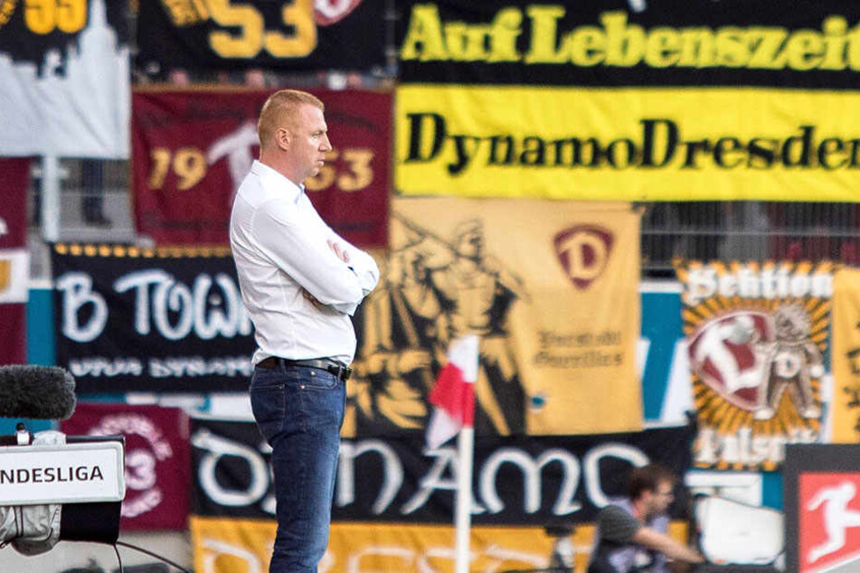 "Auf Lebenszeit - Dynamo Dresden", steht im Hintergrund geschrieben. Maik Walpurgis will zumindest gern bis Ablauf seines Vertrages (Juni 2020) Trainer der Schwarz-Gelben bleiben.