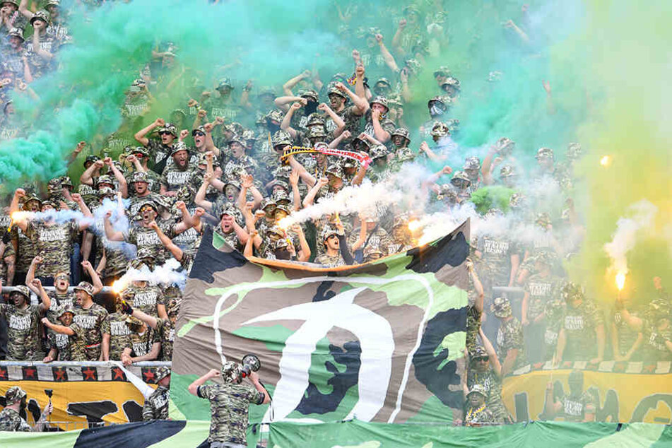 Der martialische Auftritt als "Football Army Dynamo Dresden" in Karlsruhe kam beim DFB ebenfalls nicht gut an.