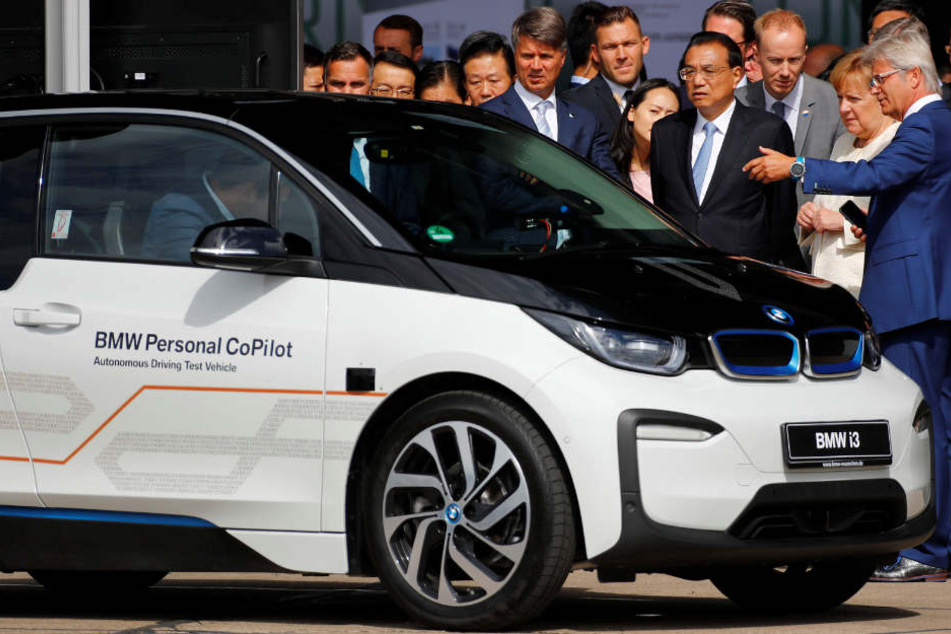 Der Münchner Autobauer BMW verstärkt sein Engagement in China. (Archivbild)