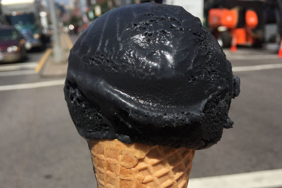 Lecker sieht anders aus. An der schwarzen Eismasse scheiden sich die Geister.