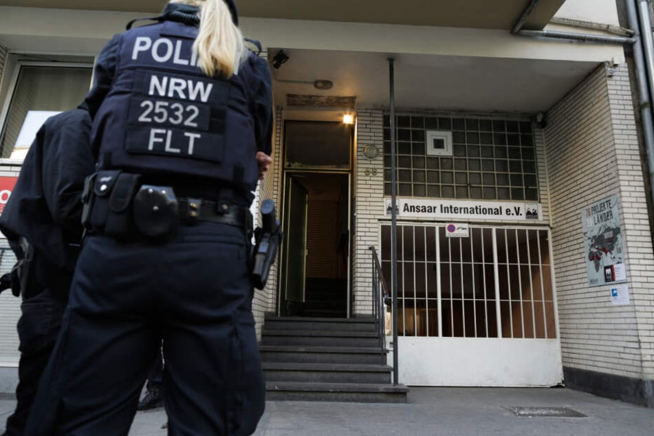 Die Polizei durchsucht am Mittwoch etwa 90 Objekte in ganz Deutschland.
