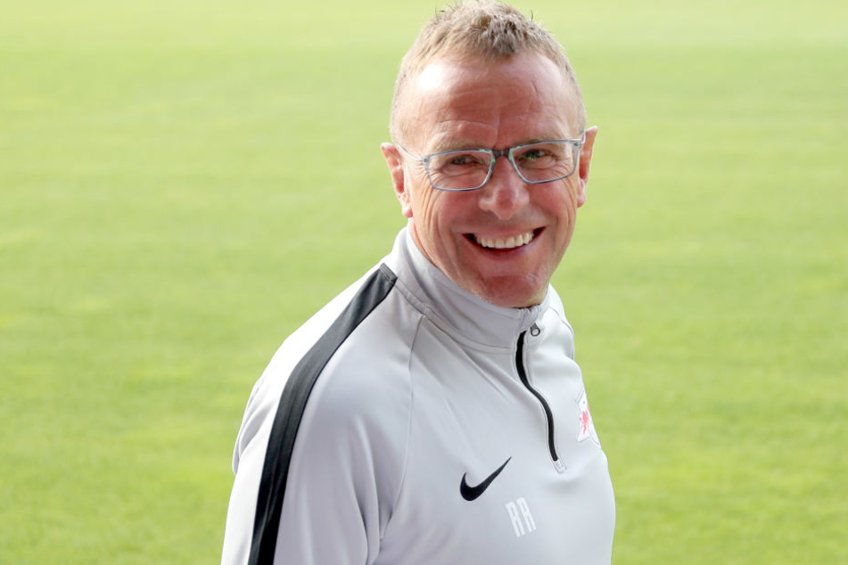 Er kannte das Trikotdesign schon länger: Trainer und Sportdirektor in Personalunion, Ralf Rangnick (60).