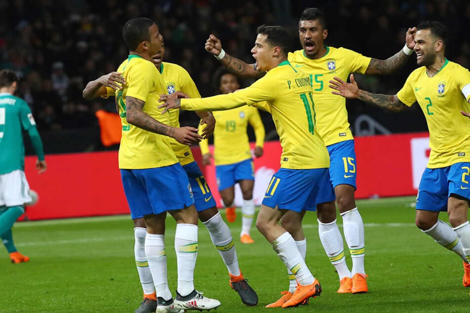 Jubel bei der brasilianischen Auswahl über den Führungstreffer.