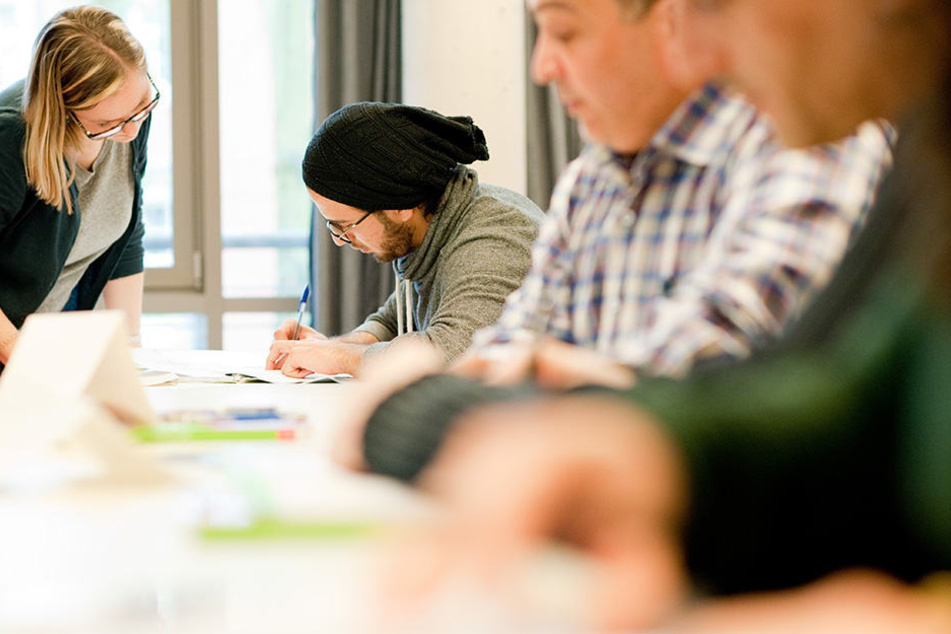 In Potsdam läuft ein Kurs schon seit April 2017, in dem Flüchtlinge als Lehrer ausgebildet werden.