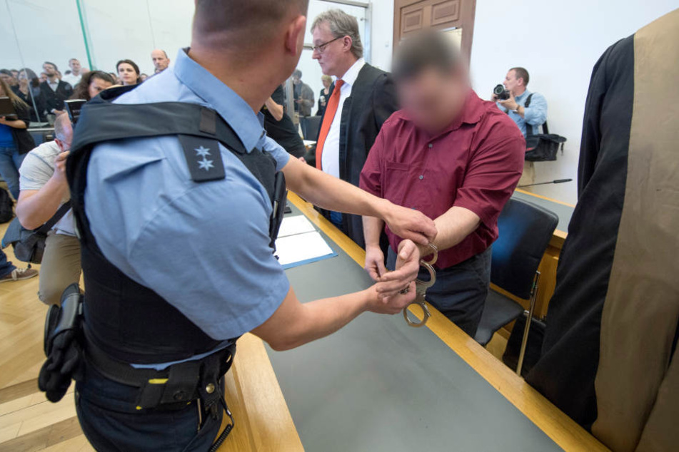 Da eine besondere Schwere der Tat festgestellt wurde, ist eine vorzeitige Entlassung des Täters nahezu unmöglich.