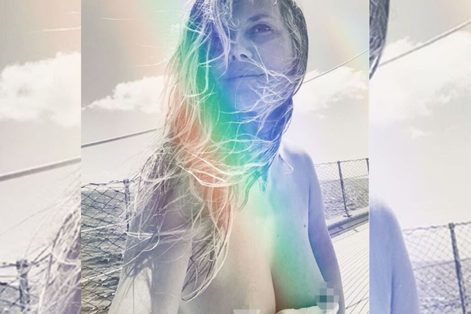 Heidi Klum versonnen auf Capri. Kalt ist es dort nicht.